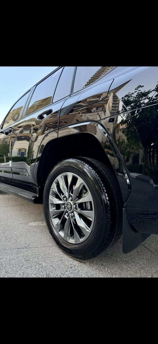 Land Cruiser 2024. V6 GXR BLACK.EDITION. 🔥(SAS)
تويوتا  لاندكروزر ساز 2024بلاك ئیدەیشن
* ⁠الفئة:BLACK.EDITION./ GXR ام ضمان
* العداد ( 38 الف كم )
* ⁠ضمان تويوتا العراق ساز شاشات تطبيق
* رقم أربيل بأسمي
* اللون : اسود
* محرك 6 سلند ()
* عدتها مال الشركه بالكامل موجوده 
على وضعهن مع 2 بصمة1 ‏بصمة موجود بالشركة
* بصمة تشغيل عن بعد
* بصمات ابواب 
* اناره خارجيه ترحيبيه مع انارة ارضيه شعار لاندكروزر بلاك
* ⁠شاشة دجتل 
* ⁠4 كامرات (360 درجة)
* فتحة سقف (سلايت)
*كشنات جلد بيجي
* كراسي كهرباء
* ⁠تبريد كشنات
* ثلاجة وسطية
* جنطة كهرباء 
* ⁠شاحن وايرليس
* ⁠حساس امامي خلفي 
* ⁠مري طي كهرباء 
* وباقي مواصفات (GXR) .BLACK 

🔥🔥🔥🔥🔥سعر:(720$)

مكان السيارة 
 سليماني /
رقم صاحب السيارة :***********
