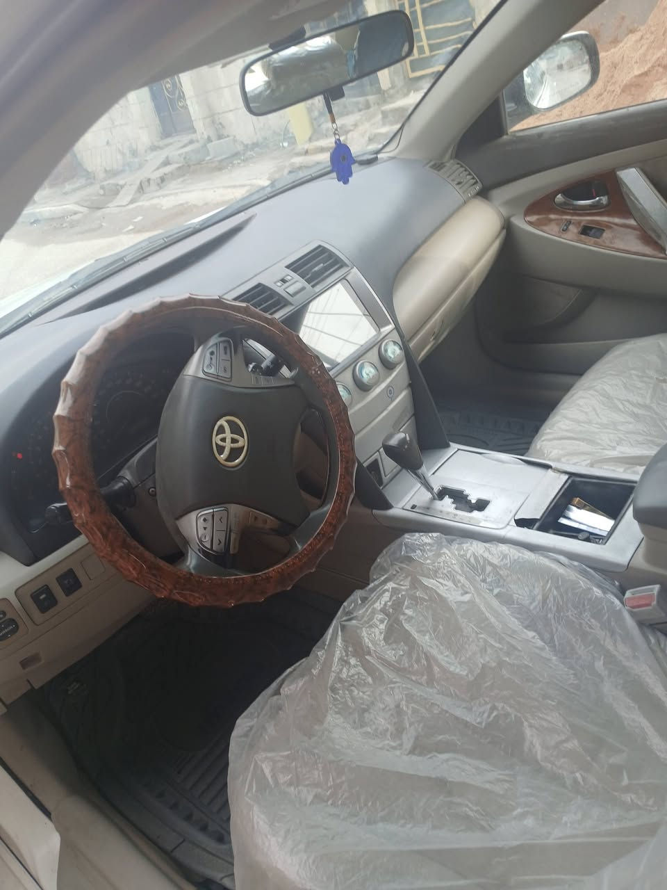 كامري خليجي ٢٠٠٧
فئة XLE 
محرك ٢٤٠٠ اربع اسلندر
تحكم استيرن جهتين
حدادي كيري 
سنويوجديد رقم بصره
بيه بس صبغ بل جملاغات ارباع يعني مو كل الجاملغ
وخيط تبخير بدون تنقيص
السعر ٨٨ ورقه وبه مجال
هاتف ***********
