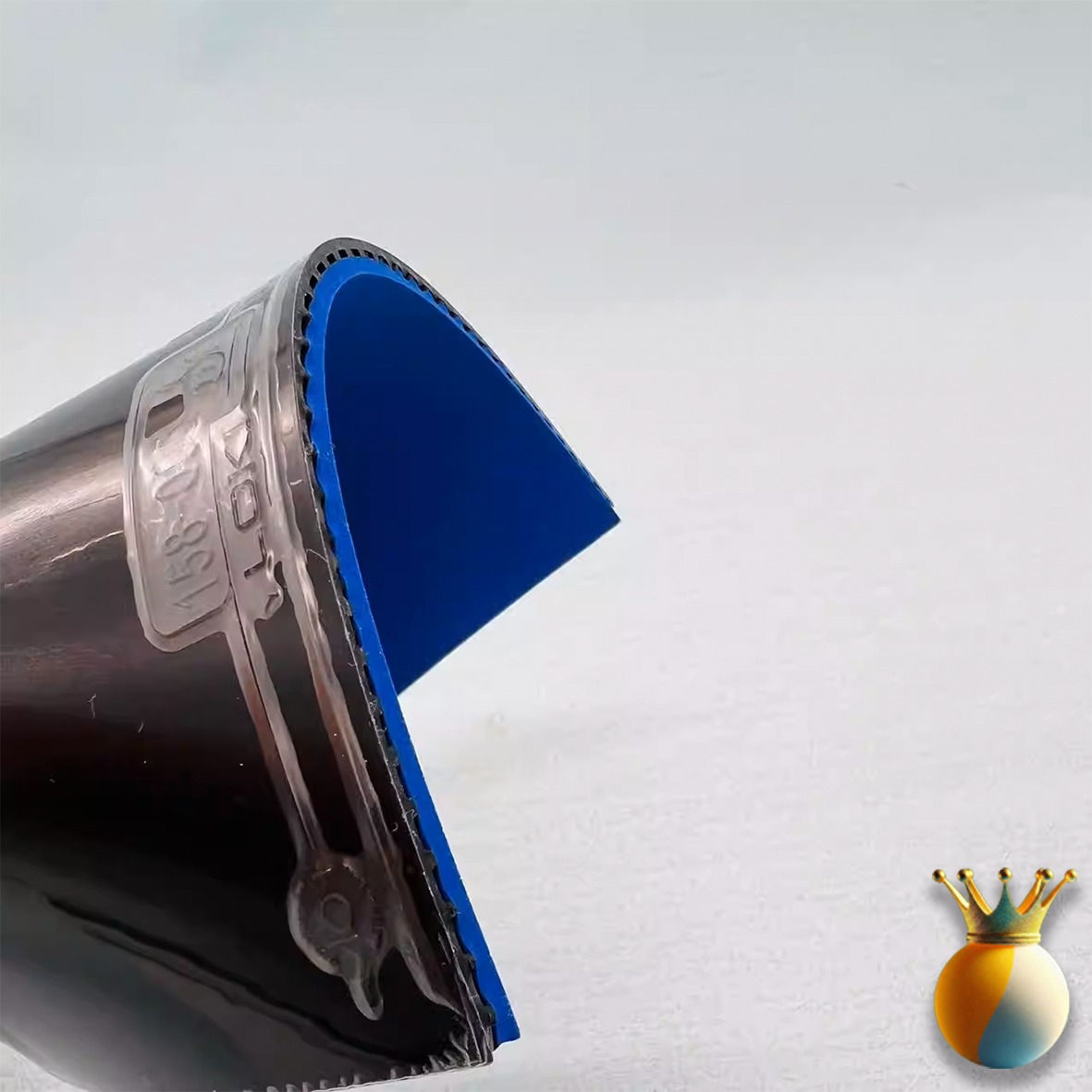 ما الذي يجعل مطاط RXTON 0 مميزاً؟ 🤔
 إليك التفاصيل التقنية لسلاحك القادم:
    السطح: Sticky (لاصق) لزيادة زمن احتكاك الكرة وتوليد دوران عالٍ.
    الإسفنجة: Blue Sponge مصممة بتقنية الطاقة الداخلية لزيادة سرعة الارتداد.
    النمط: هجومي متوازن (OFF) مع تحكم ممتاز في الكرات القريبة من الطاولة.
    الاعتماد: حاصل على ختم الاتحاد الدولي لتنس الطاولة (ITTF). الخيار الأفضل للتدريب والمباريات التي تتطلب توازناً دقيقاً. 🎖️
سعر الزوج (وجهين) 25,000 دينار
 #تحكم_وسيطرة #كرة_المنضدة #كرة_الطاولة #loki #Loki #تحدي


**إذا كنت صاحب هذا الإعلان وتريد حذفه لأي سبب، رجاءا أرسل رسالة إلى الدعم الفني**