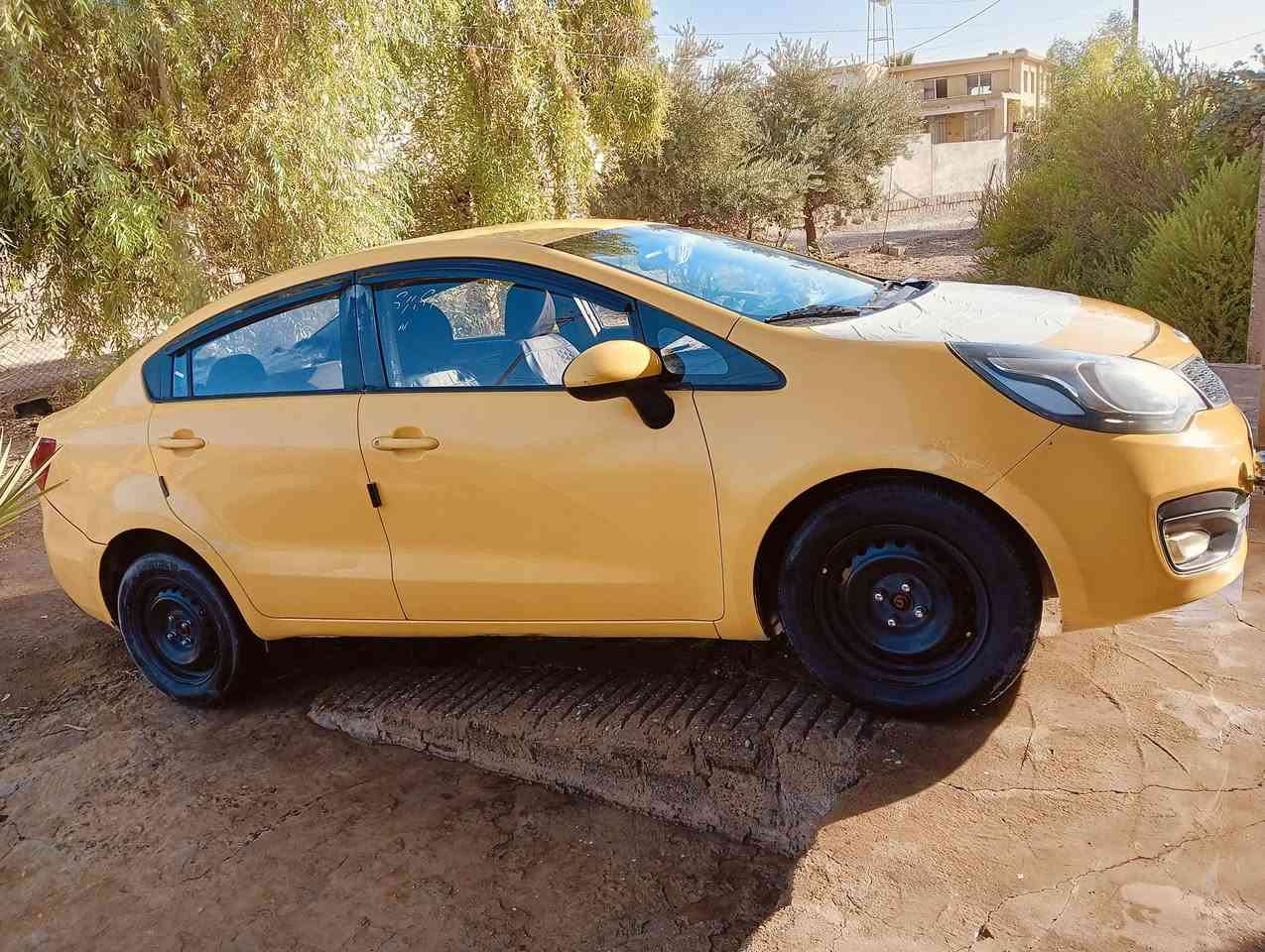 كيا ريو موديل 2015 كوري
محرك 1600 دوش نضيف
كير at نضيف
سنويه بأسمي تحويل ثاني يوم
هيئه وغرامات مصفره
ضررها بوند مبدله وتقليطات بسيطه مال تكسي فقط
سعرها 88 وبيها مجال بسيط
***********
