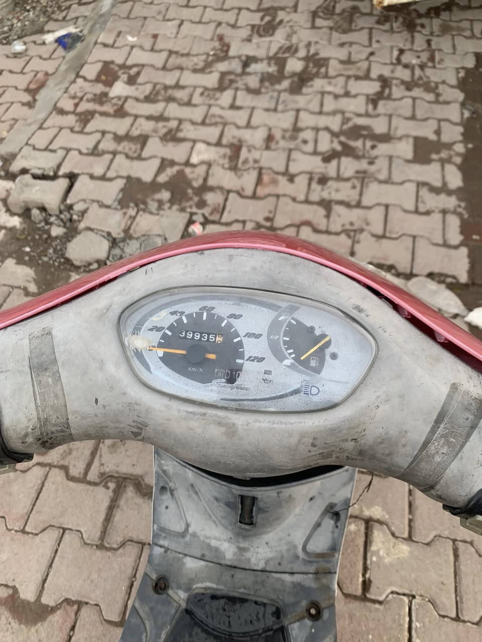 سلام عليكم ماكس منغولي  الدرجه شلعه ومعدل الدراجه حلوه وبلاديه يردلها تريب نقصها باتري وكلابوات اماميه  كدام عيونكم  السعر 375 وبيها شي بسيط حق الجيه فقط العنوان بغداد الحسينية مل رشديه رقمي *********** ما متواجد بس رقم شراي اتصل
