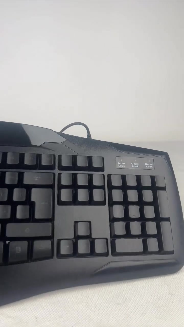 سلام عليكم كيبورد كيمنك 
ال rgb لون ازرق فقط 
القطعه المتوفرة محدوده 
للطلب السعر 10 توصيل بغداد 3 محافظات 5 
التواصل ***********
