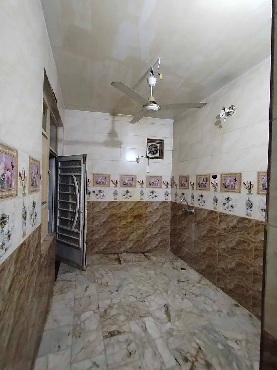 دار للايجار خسرويه قرب دائرة الشؤن
يحتوي على ثلاث غرف
مطلوب عائله صغيره
قيمه الايجار ٤٠٠ نهائي
مكتب الخارطه العقاريه
***********
