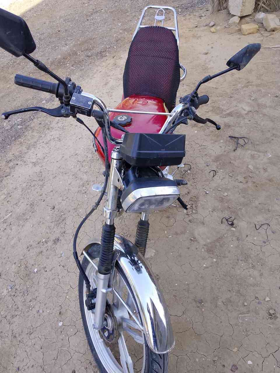 السلام عليكم 
دراجه سيفان موديل 2025
كامله من كلشي نقص اشاير وهندر
دبلات امامي خلفي جديد تايرات هم جديد 
شلعه ومعدل لا تبخير لا نضوح شغاله سلف هندر
اوراق ضايعه اكفلها الك 
مكانها بغداد 
***********
