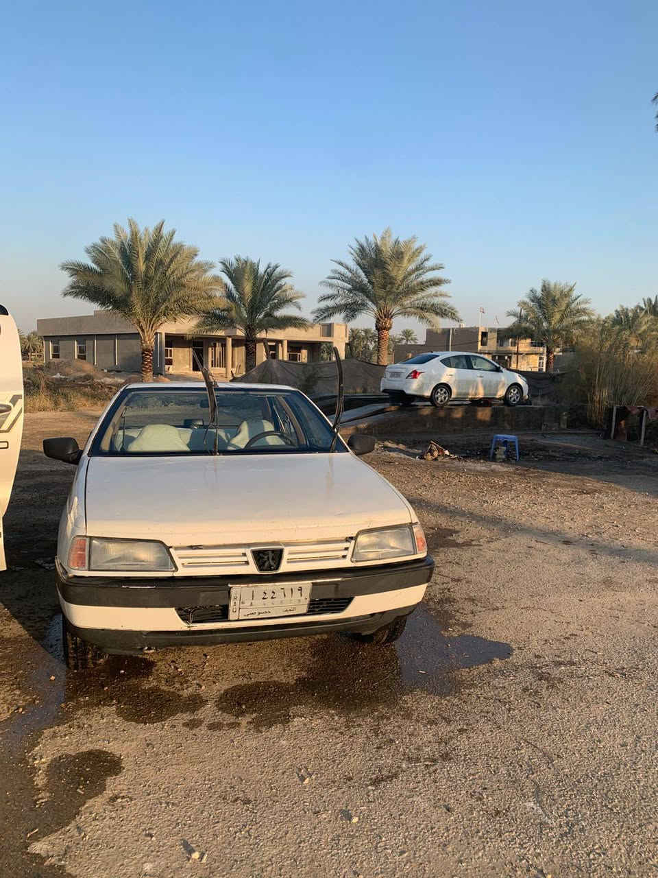 السلام عليكم للبيع موديل 2010 سياره جاهزة كير مكينه تبريد حداديه سنويه جديده مكفولة من الضربه بيه صبغ مكانات بسيطة السعر 35 مكانه حله الاتصال ***********
