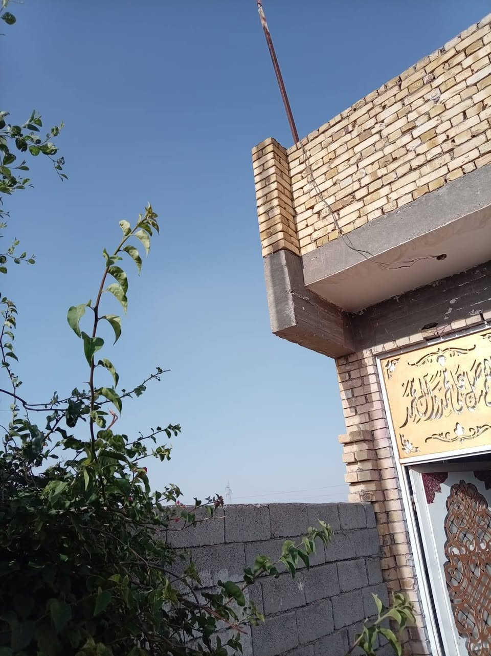 سلام عليكم بيت للبيع بيت جاهز طابوك طابوكه زينه مال القلعه بي 4غرف +صاله +دوانيه +مطبخ  +صحيات دخليه وخارجيه مساحته البيت 700 عله طريق الدوايه البيت بلنصر بحي الرسول ماي اساله البوري جواه مدرسه بصفه.  موجوده واتساب وعله الخط ***********
