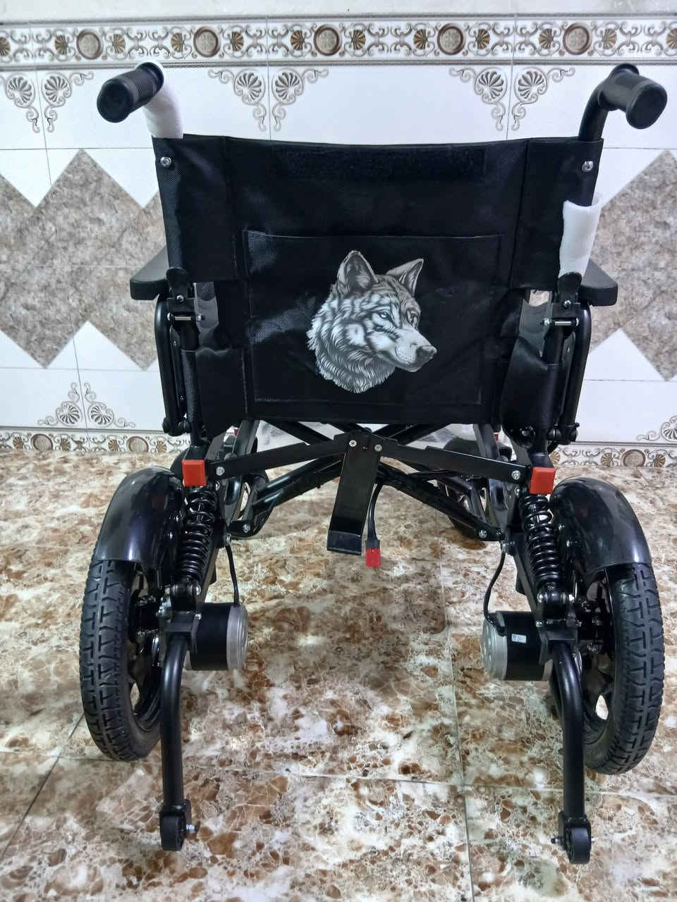 كرسي كهربائي به ٢ماطور وبطارية وشاحنته بالباكيت الكرسي جديد بالجيس كما موضح بالصور للبيع رايده ب ٥٠٠ ألف اوبي مجال وعلى الراغبين بالشراء يتصل على الارقام التالية *********** واتساب والرقم الثاني مابي واتساب *********** مكاني ابوغريب الشهداء

