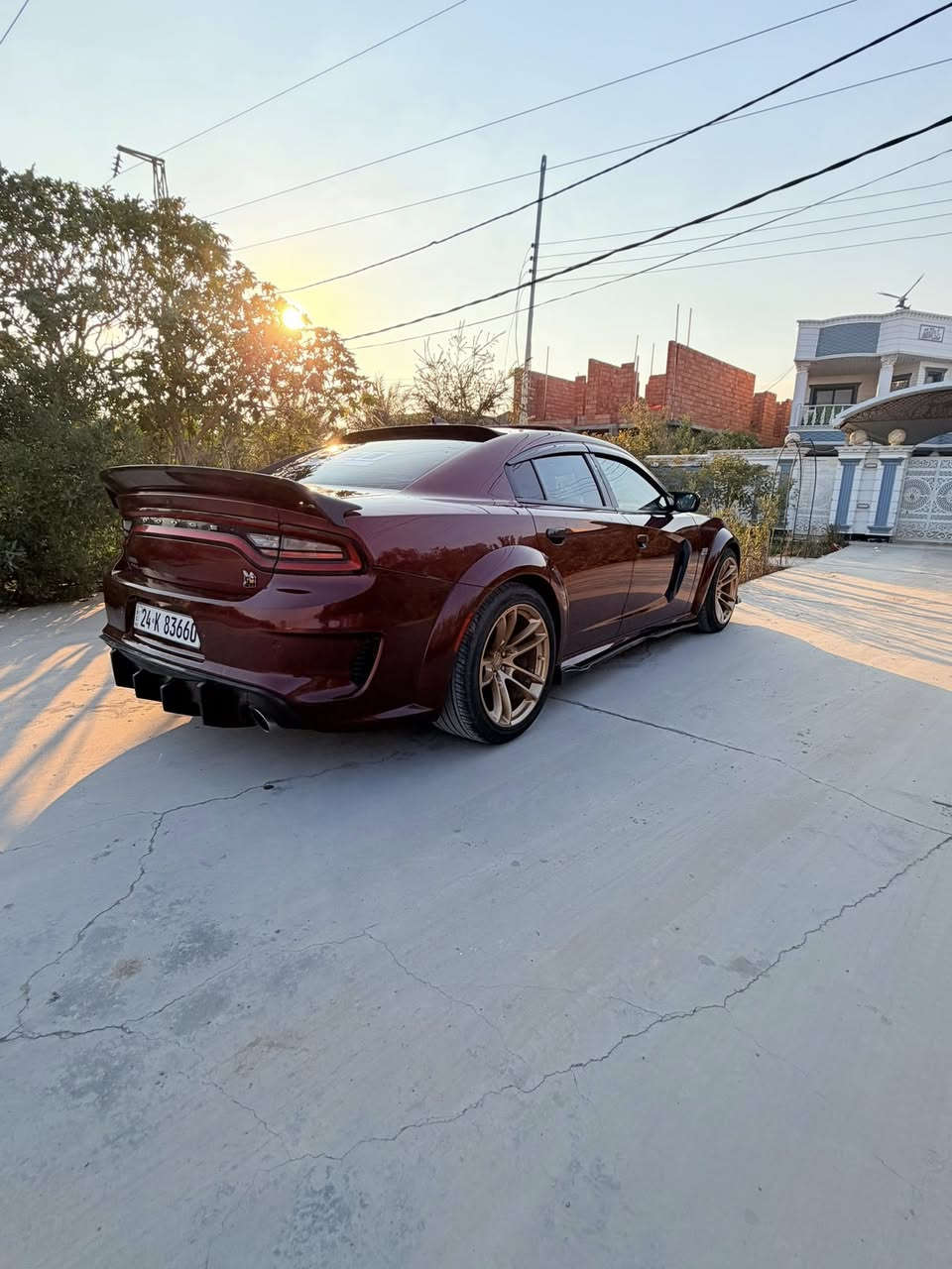 السلام عليكم 
سكات باك وأيد بدي اصل 
موديل 22فوللل ما عدا الرادار 
ستوك السياره علا وضع الشركه 
مقاعد امامي تدفئه تبريد 
مقاعد خلفي تدفئه 
فجوج بريك بريمبو
فتحة سقف 
و بيها هواي مواصفات 
ممشى السياره 43ميل 
حادث چامرلغ خلفي +باب خلفي صبغ 
بجم كبس 
علا أيدي السياره حيل نضيفه 
سعر السياره 330 
***********
