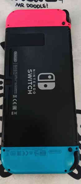 نينتندو سويتش Lcd مهكر نظامين اونلاين و اوفلاين مع كافة الملحقات الاساسية للجهاز ١.الدوك ٢.الشاحنة ٣.حامل الجويكون ٤.السترابات ٥.كيبل hd 
 مع ذاكرة 256 كيكا مليئة بالالعاب كما موضح بالصور مع جنطة حافظة هدية
الجهاز نظافة ممتازة ومكفول من المشاكل والاعطال 
السعر 250 الف 
توصيل بغداد 5 الاف وباقي المحافظات 6 الاف
للتواصل ماسنجر او واتساب او الاتصال
***********
