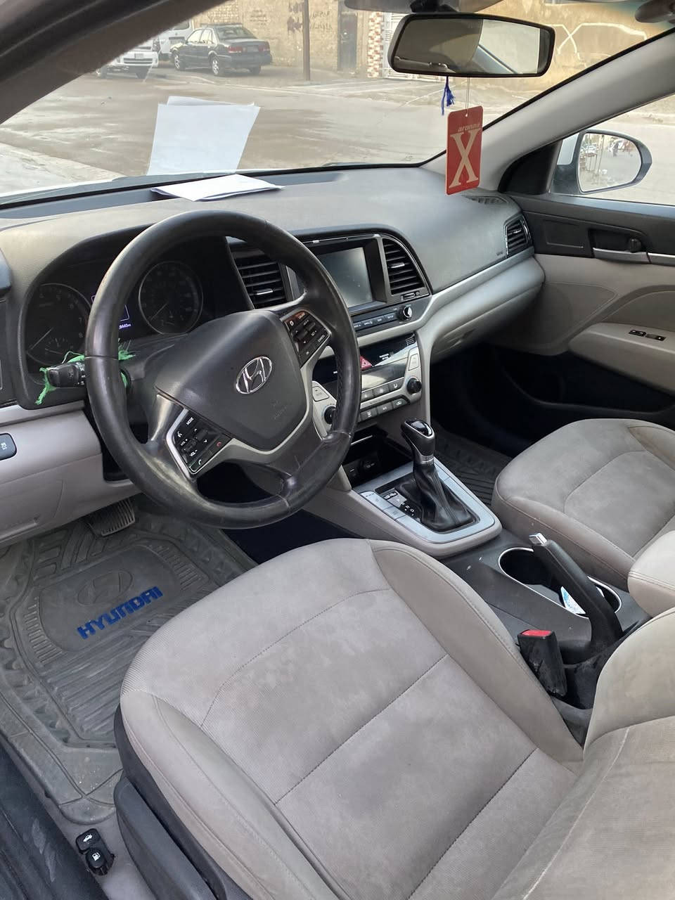 سلام عليكم النترا موديل 2017 أمريكي حادثها دعاميه خلفيه فقط وهنا صار بيها صبغات بدون معجون السونار كدامكم رقم اربيل بأسم شركه السياره بصمه محرك 1800 السعر 115 وبيها مجال قليل عنوان بغداد المشتل ***********
