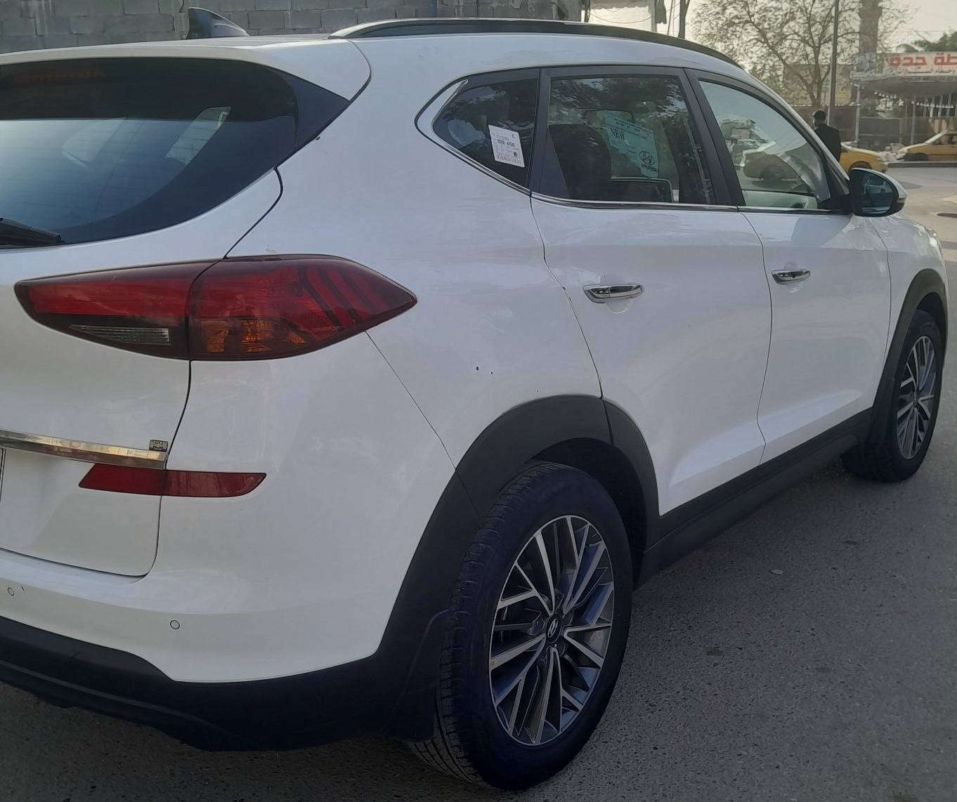 السلام عليكم 
توسان شركة الكاصد 
 موديل 2020 فول مواصفات 
السياره بصمه &صاجات
قطعتين تبريد &تشغيل عن بعد 
بانوراما &ماشيه 117 الف
رقم بغداد باأسمي 
السياره بيها بلصفحه اليمنى بارد 
والتكمه الاماميه فقط بيها صبغ 
المحرك والكير مكفولات 
العنوان :بغداد الكاظميه 
السعر: 175 ورقه$
الرقم :***********
