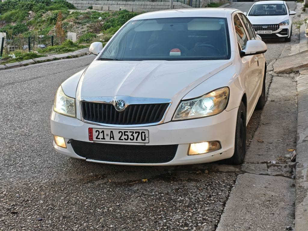 شکۆدا مۆدیل ٢٠١٠ 
گێر عادی 
زینۆن 
دوو جام کارەبا 
مەکینە ٢٠ جیتا 
تەکسی بوە کراوەتە خسوسی 
دەعم و لیدراوی نیە 
گێر و مەکینە بە شەرت 
تەحویل و غرامە بە شەرت 
هەواری شار 
*********** السليمانية, العراق
