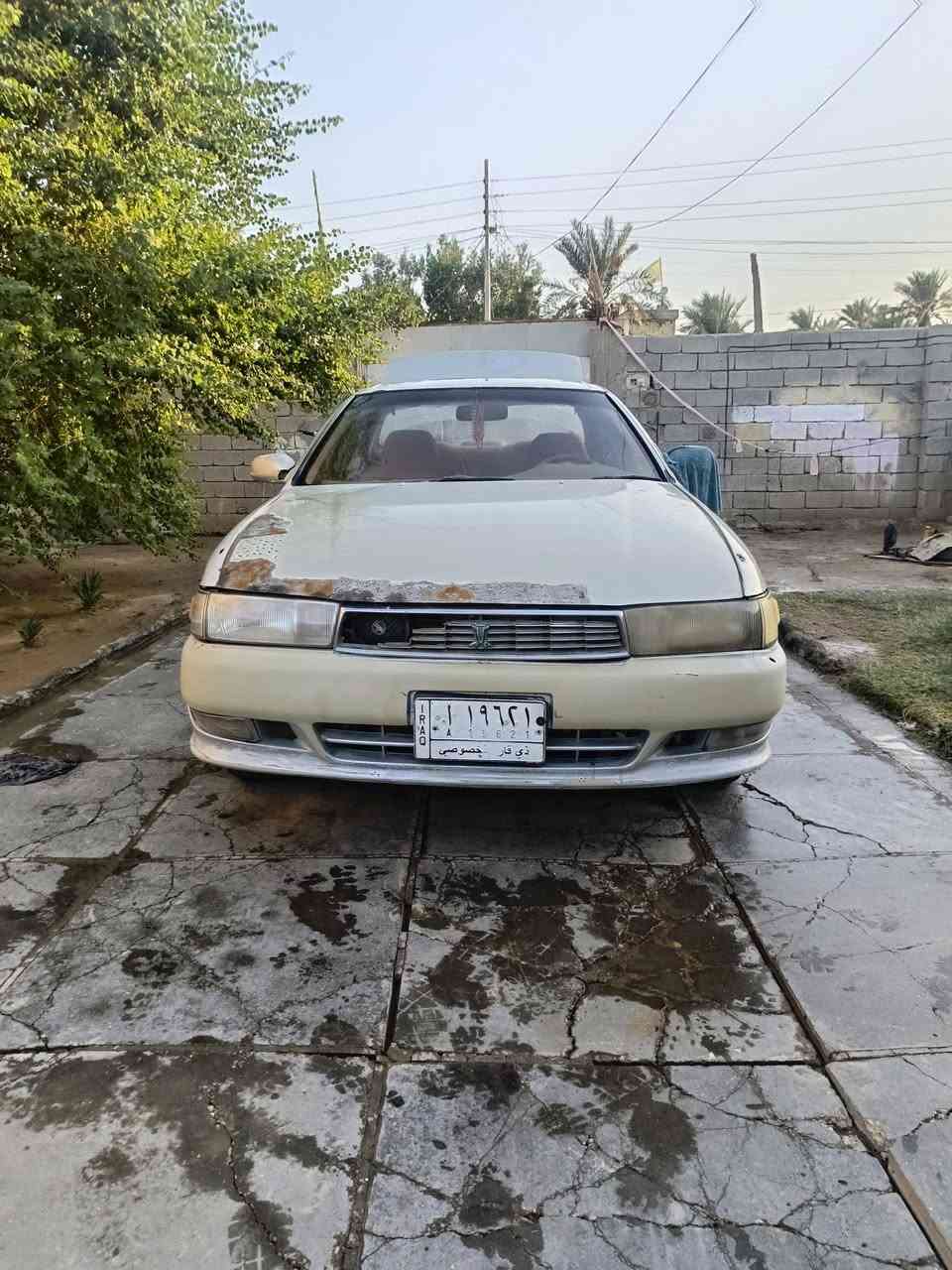 السلام عليكم
كرسته نفخ موديل 93
السياره بيه كص التكمه جهة السايق مثل ماموضح بالسونار.. محرك ونجي كير جديد توني شاده شهرين حداديه اماميه وتايرات الكدام جدد البرنكيتات شحم جدد غرامات.
4 ورقات...السعر 35...  الغرامات ينزل من سعرهه 
مكان السياره شطره رقم الهاتف ***********
