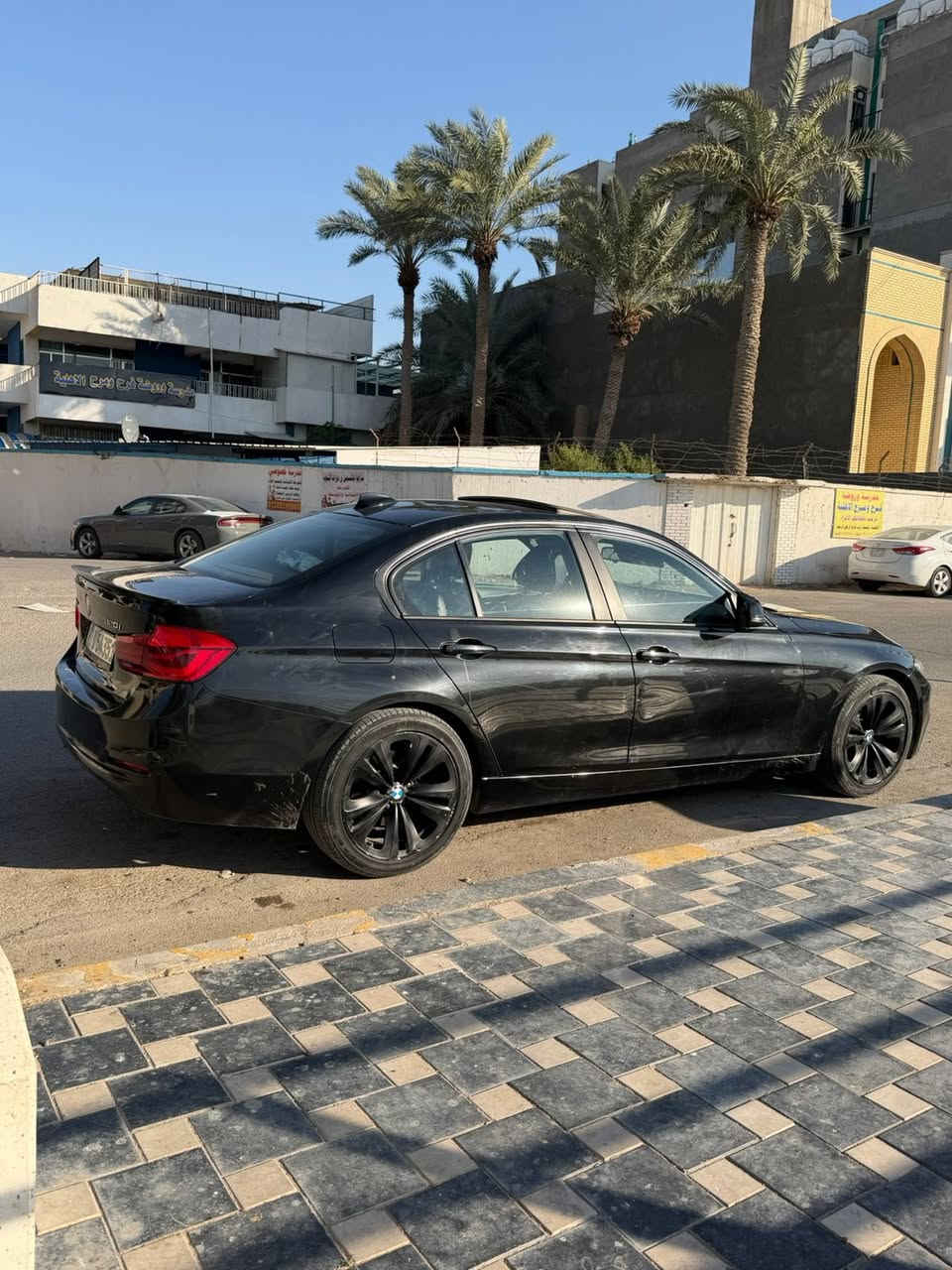 Bmw 320i
موديل2018رقم اربيل حادث3 قطع فول مواصفات لون اسود مكاني بغداد السعر 135 
***********
