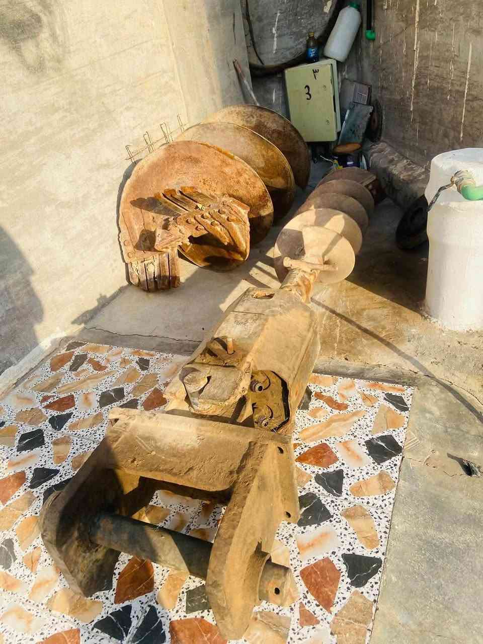 للبيع برينه حفاره معا مزارف ثنين (مزرف حجم 35) و(مزرف حجم 60) النوع امريكي السعر 25 باقي التفاصيل (***********).

