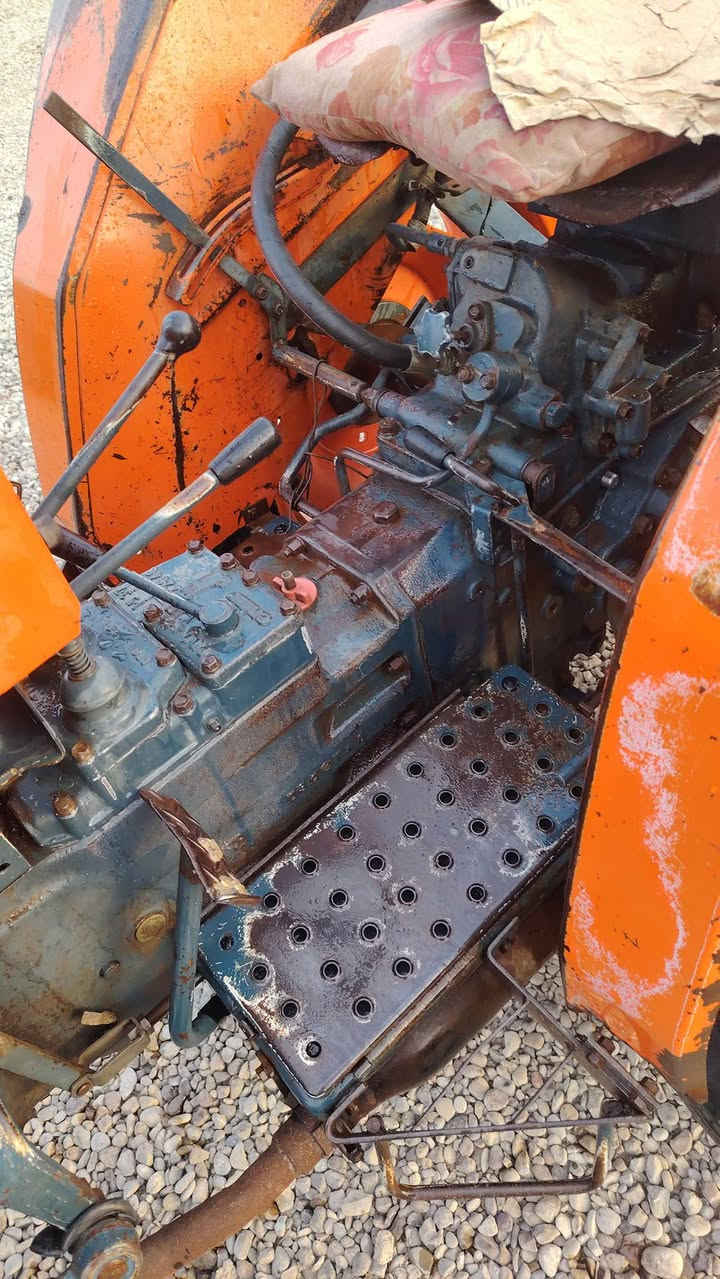 للبيع كابوته مديل ٩٠ مكينه كله على وضع الشركه مع رفاسه ***********   ***********
