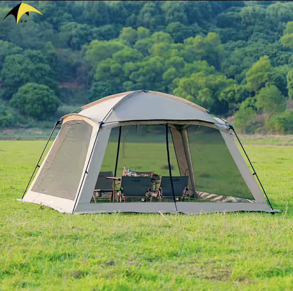 السلام عليكم للبيع خيمة ماركة موكي MOQI عبارة عن خيمتين ناموسية وتجي فوكاها خيمة ثانية تتركب فول الناموسية للاجواء الباردة تحتوي على شباك عدد ٢ وابواب عدد ٢ وتغلق بشكل كامل قماش ووتر بروف ضد الماء 
الخيمة بدون ارضية 
قياسها ٣ متر و ٦٥ سانتمتر مربعة وارتفاعها ٢ متر و ٢٠ سانتمتر 
تواصل خاص او *********** واتساب 
توصيل متوفر
