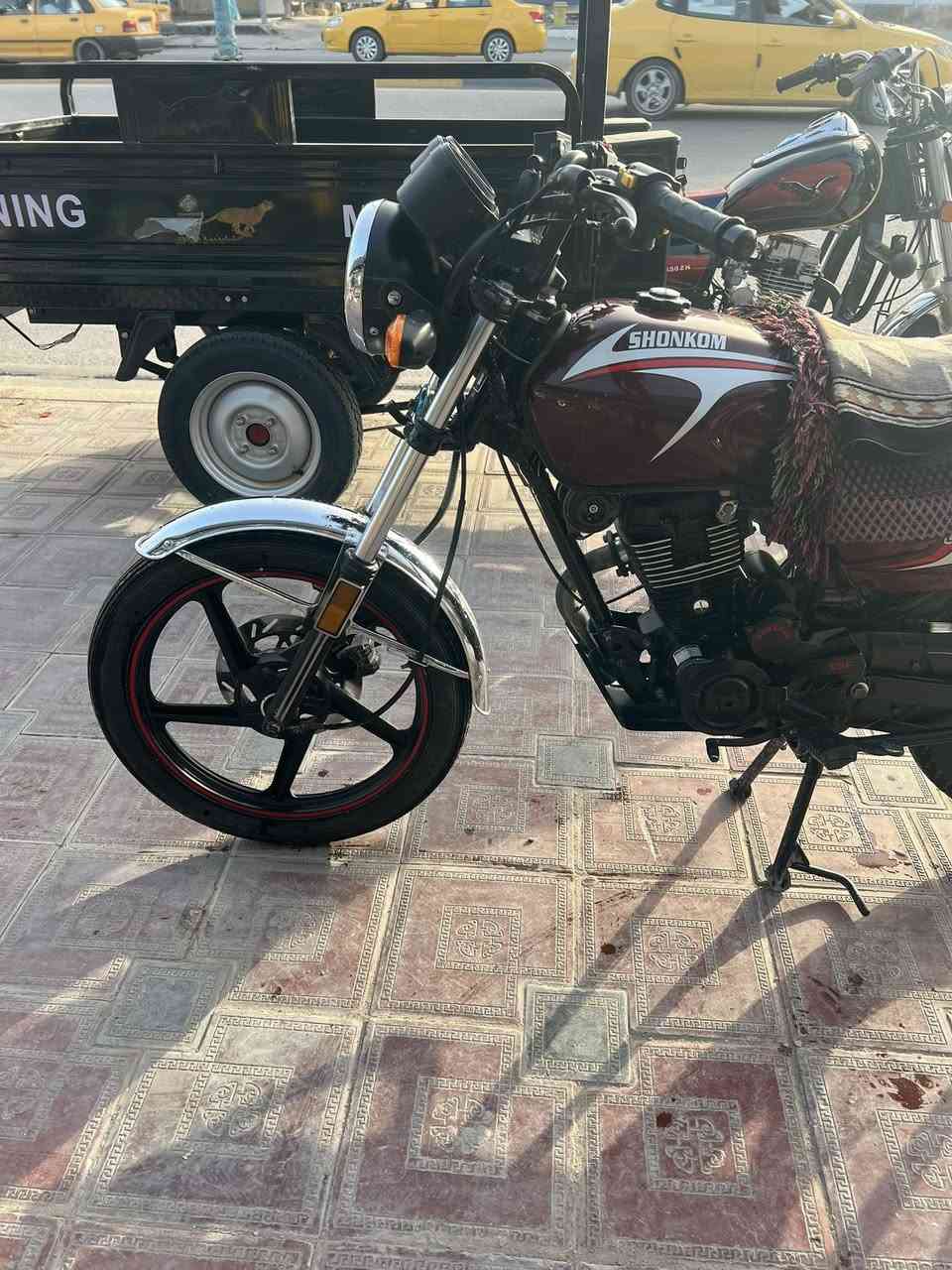 السلام عليكم
شاينك للبيع مديل 25اوراق سكنر 

الدراجه نضيفه كلشي شغال بيها 5كير 

مكينه 150سي سي مكاني كربلاء كنطره السلام الشراي يتصل وبي خير ويدللل 

***********
