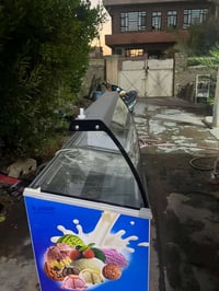 عارضة ايس كريم • ٨ بلانكات • مستعملة ٣ أشهر