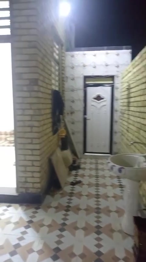 سلام عليكم ورحمة الله وبركاتة توجد لدينا دار للبيع مساحه 230متر زراعي بلفظليه يم مدرسة الفرات بناء حديث طابوك سقف عكادهه الاستفسار على هذا الرقم ***********
