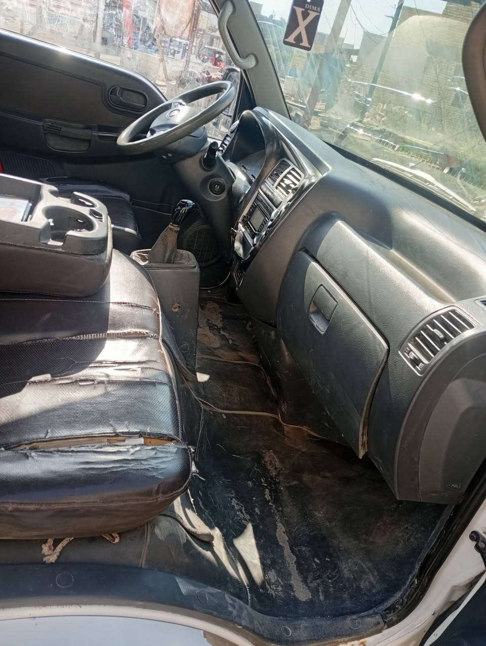 السلام عليكم ورحمه الله وبركاته 
كيا للبيع موديل 2016 مكفوله بس بيها خيط بخار 
والخياسات موضح بل صوره الاستفسار الاتصال على الارقام التاليه/***********/***********/مكان السياره بغداد محموديه/اخوان مكلف بل نشر
