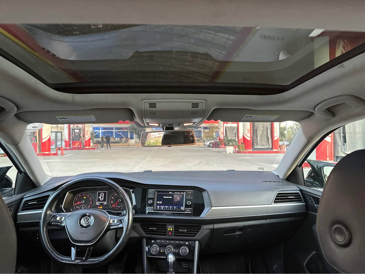 شوێن رانیە. سحر. 140$.   ژم *********** 
جیتا مۆدیل 2019 ماسەفات ئەمریکی  SE Plas فول ماسەفات پانۆرامە تەبریت مەرکەزی کوشن جڵد کوشن هیتەر سوکان هیتەر  شاشە گەورە کامیرە و حاسە 
بۆیاخ ٣ پارچە لای سەکنی یەک بست دەحمی هەیە ئیرباگ شان و سوکان سیستەم.ئیرباگ داشپوول بەشەرت نەتەقیوە
گێر و مەکینەی بەشەرت بورخی دەسکاری نەکراوە
       ڕاتەری بیلادیە بەشەرتی حەماوە 
سەنەوی بەسەر نەچوە یەک ملیۆن و ٢٥٠ هەزار خرامەی لەسەرە لەدوای مەحامەلە بیگێرەوە 
رەقەم شانسی( 3VWCB7BUXKM224437). 74هەزار رۆشتوە
شوێن رانیە. سحر. 140$.   ژم *********** وەتس ئەپ رانية, السليمانية
