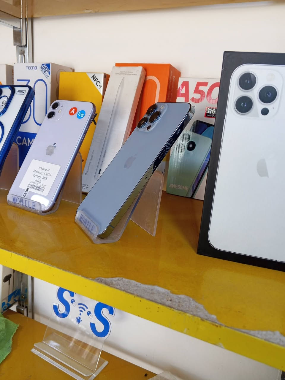 ايفون 13برو ماكس ذاكرة 256وبطاريه 85الى 95مكفول نظافة  💯 شرط الفحص مع كامل الملحقاته***********الناصريه مقابيل التربيه قرب المدينه المائيه
