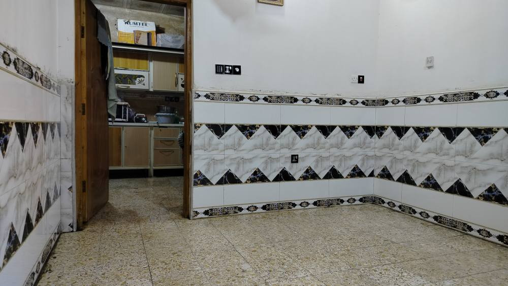 بيت 100 متر للبيع عقد زراعي مشمول بلقرار خدمات كامله اصولي بناء طابوق معمل وصب 
شارع المحلات دور مقابل مول المزرعه تواصل *********** النجف, العراق
