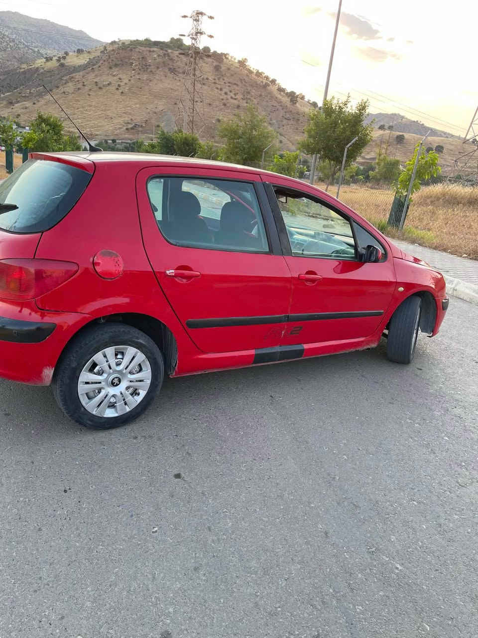 بیجۆ ٢٠٠٤ ی٣٠٧ فەڕەنسی  سەیارەكەی ئاڕمی پلاستیكی هەولێرە  بە شەرتی ئەوەلیات گێڕو مەكینەی بێ عەیبە  دەعم و لێدراوی نییە نرخی ٣٣ و معامەلە بۆ زانیاری زیاتر *********** دخان, السليمانية
