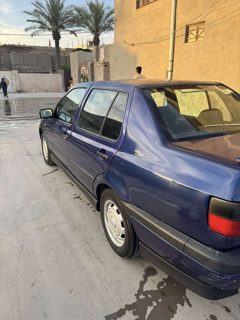 السلام عليكم
سياره كولف فنتو 94 مكينه 2000 السياره خير من الله سنويه 2028 التحويل مباشر السعر 34 وبيها مجال  المكان واسط للتواصل ***********
