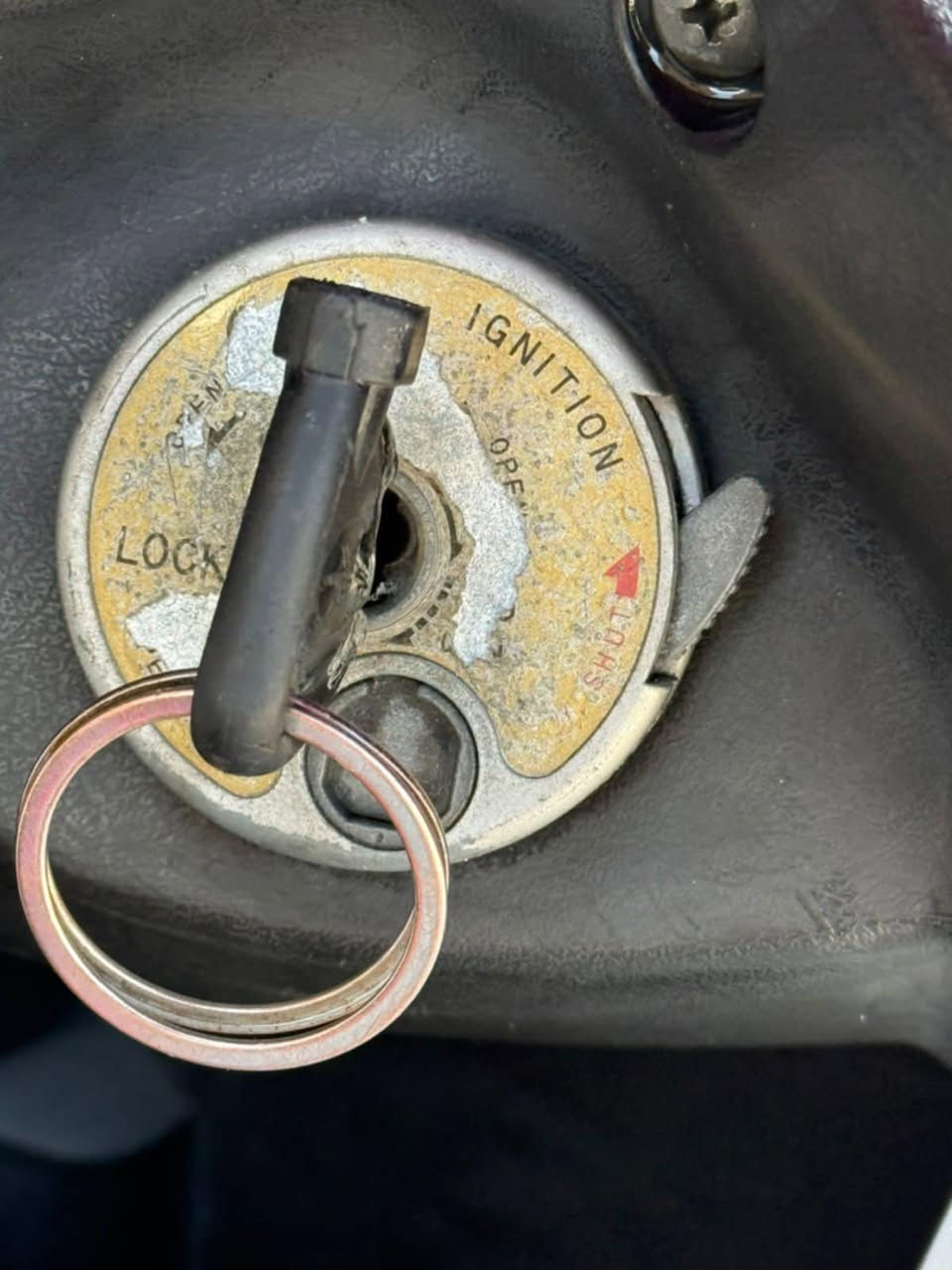 للبيع دراجه سكنس مال رمبه لدحديث نوزل خطين شلعه معدل خير من الله سلف هندركفراته اصليه  محرك بلادي برغي مملعوب بيه كهربائيات كلها شغاله اوراقها كامله دراجه مكفوله اي نقص مابيها السعرمليون و100الف العنوان بغداد الكرخ الاتصال على الرقم ***********
