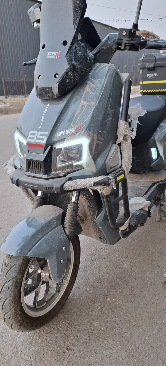 السلام عليكم صاعقة للبيع بعدة بالجيس استعمال قليل العنوان المدينة قفل قفل 1100 الاتصل على هاذا الرقم ***********
