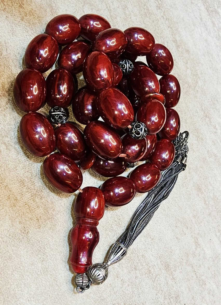 يا الله 
لعيون الغوالي الهواة المميزين تحفه من السندلس الالماني الانتيك من اصل عقود لون نوادر توتي معرق زرف وزرف نظافه تامه وزن ١٣٠ مع الفضه وزن صافي ١٠٥ غرام الحجز والاستفسار مراسله على الخاص يوجد توصيل لجميع المحافظات


**إذا كنت صاحب هذا الإعلان وتريد حذفه لأي سبب، رجاءا أرسل رسالة إلى الدعم الفني**