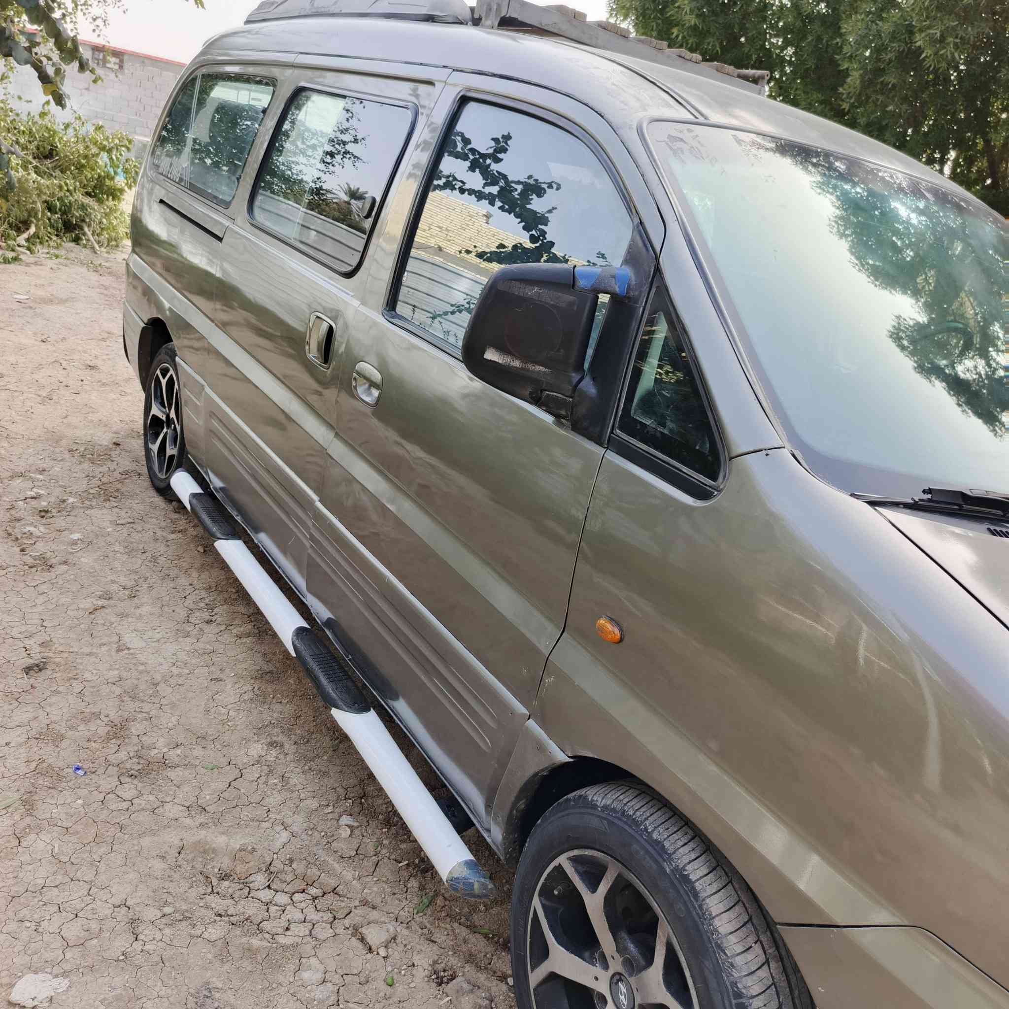 ستاركس للبيع موديل 2001 محدثه 2007 مكسر  كير اوتماتيك  كفاله عامه مكينه وكير كفاله غرفه جديده تخم تاير جديد
سياره جاهزه مصفره هيئه صبغ جماليه فقط السعر ٥٤ وبيه مجال بسيط الاتصال ***********
