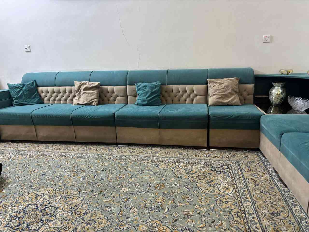 ديوان عراقي
ديوان  عمل عراقي قياس ٤ في ٣ متر 

السعر ٥٠٠ الف 
مكاني بغداد السيدية 
***********
