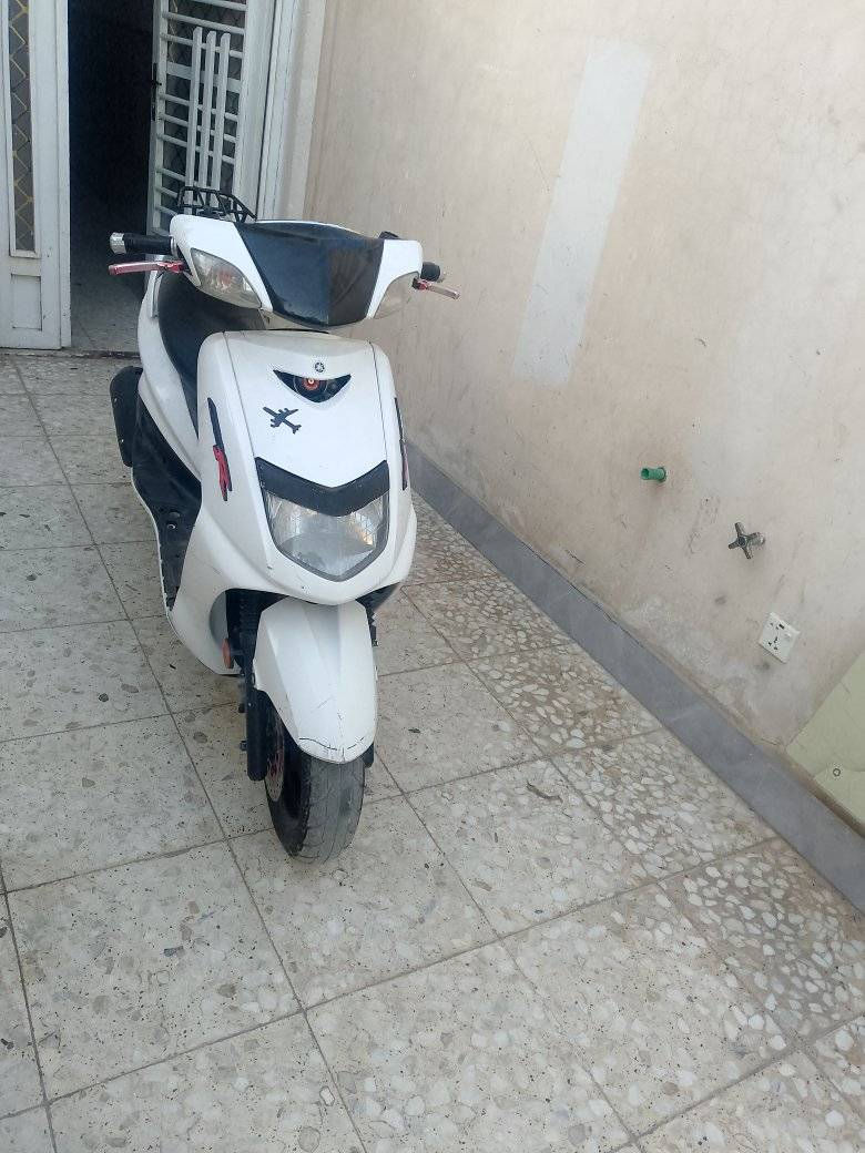 دراجه سكنس ياباني سرعة 110مكينه بلاديه ما مفتوحة ابد ناعمه شلعه قويه كهرباء كوله شغال نكره سلف هندر اوراق بسمي كمرك مدفوع يعني تترقم أصولي الدراجه كامله نضيفه السعر 450 بغداد الشعب رقمي ***********
