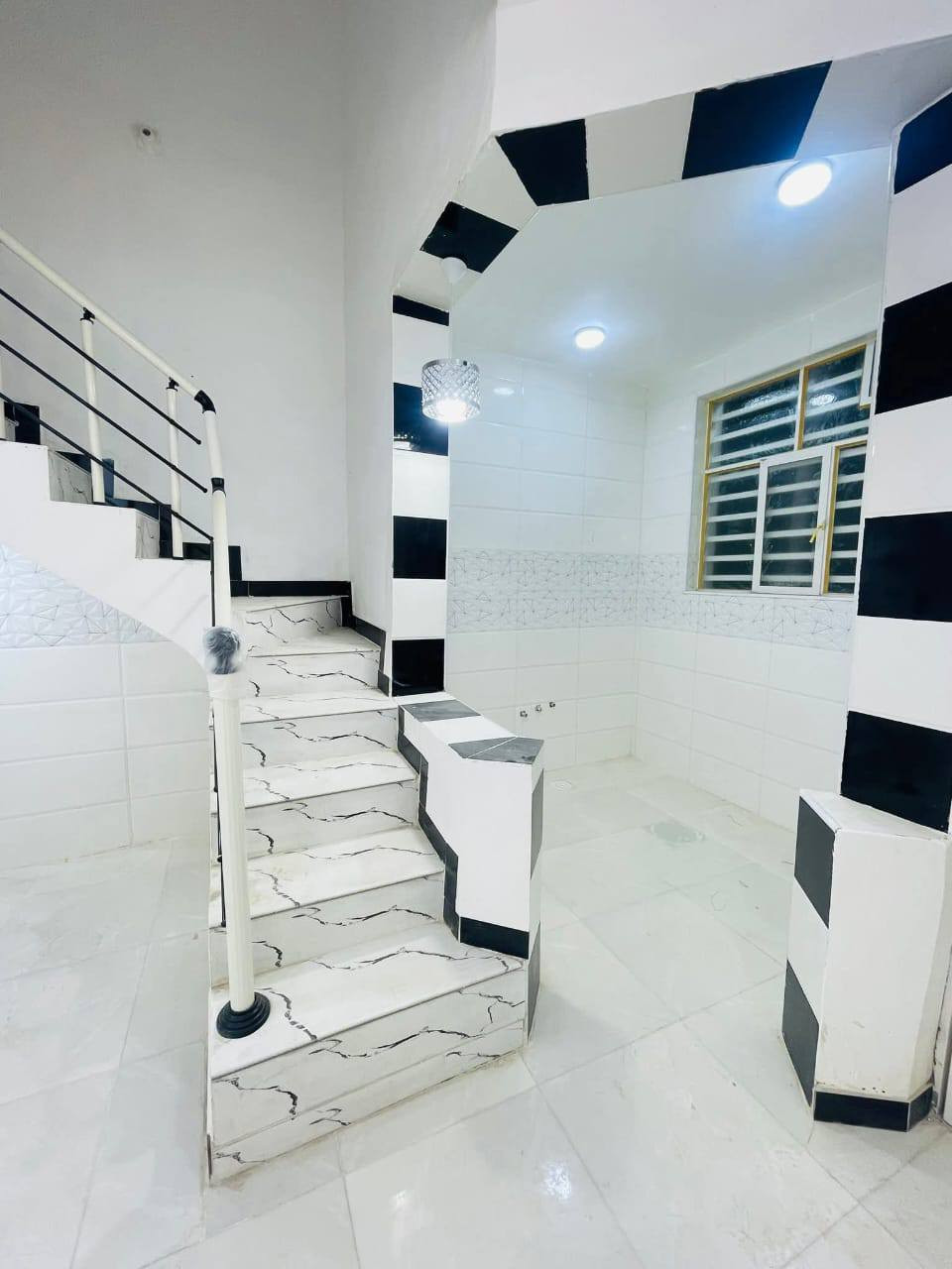 يا الله 🙋‍♂️.   #يعلن _مكتب الامير  للعقار بيت 50 متر  
 _مقابيل  ملحق قريه الغدير  

#__مساحه_لبيت_50م متر_
السعر 24 قابل لتفاوض
بناء حديث
غير مسكون
بناء ممتاز جدا 
 عنوان لبيت النجف 
#مقابل_ملحق_قرية_الغدير_مباشر 
يحتوي لبيت على+ غرفه +صاله ++مطبخ +صحيات  +
استفسار اتصل 
***********☎️
مكتب الامير للعقار 
عنوان المكتب شارع الصب عمود 287 مقابيل قرية الغدير
