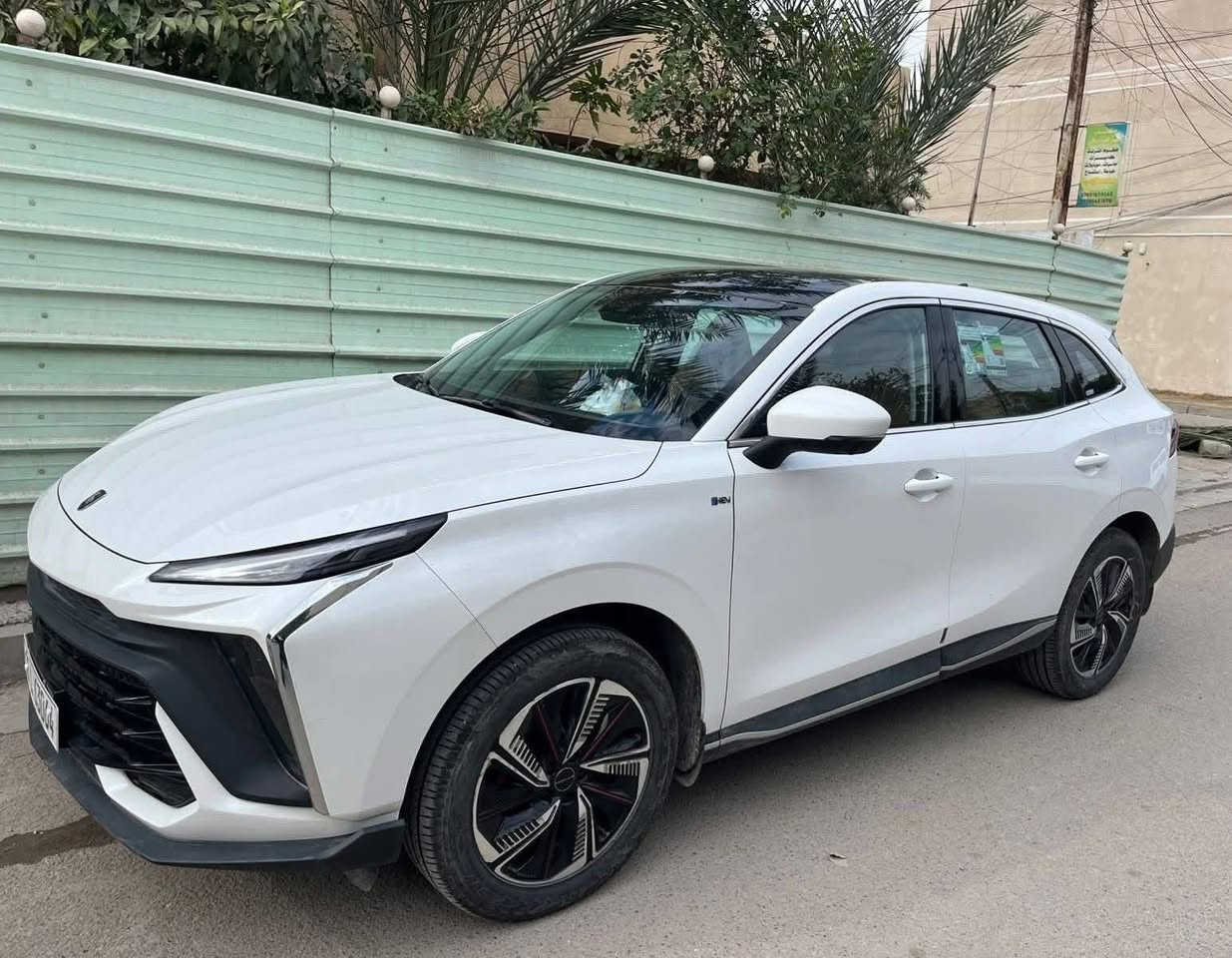السلام عليكم 
🚘T5 EVO🚘 للبيع  
🚘🚘DONG FENG🚘🚘
🔷موديل2024 ضمان 6 سنوات او 200 الف كم 
اللون ابيض 
🔹عداد المسافة 45.000 الف قابل للزيادة 
🔹السيارة فول 1/1 
🔹المحرك 1.5 تيربو 
🔹القوة الحصانية 195 حصان 
🔹العزم 285 نيوتين 
🔹السرعة القصوى 240 كم 
🔹الدفع أمامي 
🔹ناقل الحركة DCT7 دبل كلج 
🔹استهلاك الوقود 6.1 لتر /100 كم
🔹سعة الخزان 55لتر 
🔹جام أربعة كهرباء اوتو ماتيك 
🔹كرسي سائق كهربائي 8 حركات مع تدفئة
🔹كرسي مرافق كهربائي 4 حركات مع تدفئة
🔹تحكم مقود / مثبت سرعة / بلوتوث  
🔹3 أنظمة قيادة (اقتصادي-رياضي-عادي)
🔹مكيف امامي وموزع خلفي ثلاجة داخلية
🔹شاشة مركزية حجم 10.25  عداد سرعة رقمي حجم 10.25 سماعات عدد6
🔹تشغيل بصمه  اضاءة داخلية متعددة الألوان 
🔹الكاميرا عدد 5 360 / اوتو هولد /بريك اصطفاف كهربائي 
🔹الحساسات أمامي / خلفي مع نقاط عمياء  مع رادار  امامي 
🔹دخول بصمة سائق / صندوق كهرباء 
🔹إشارات في المرايا الجانبية 
🔹بانوراما كشافات زينون ***********
