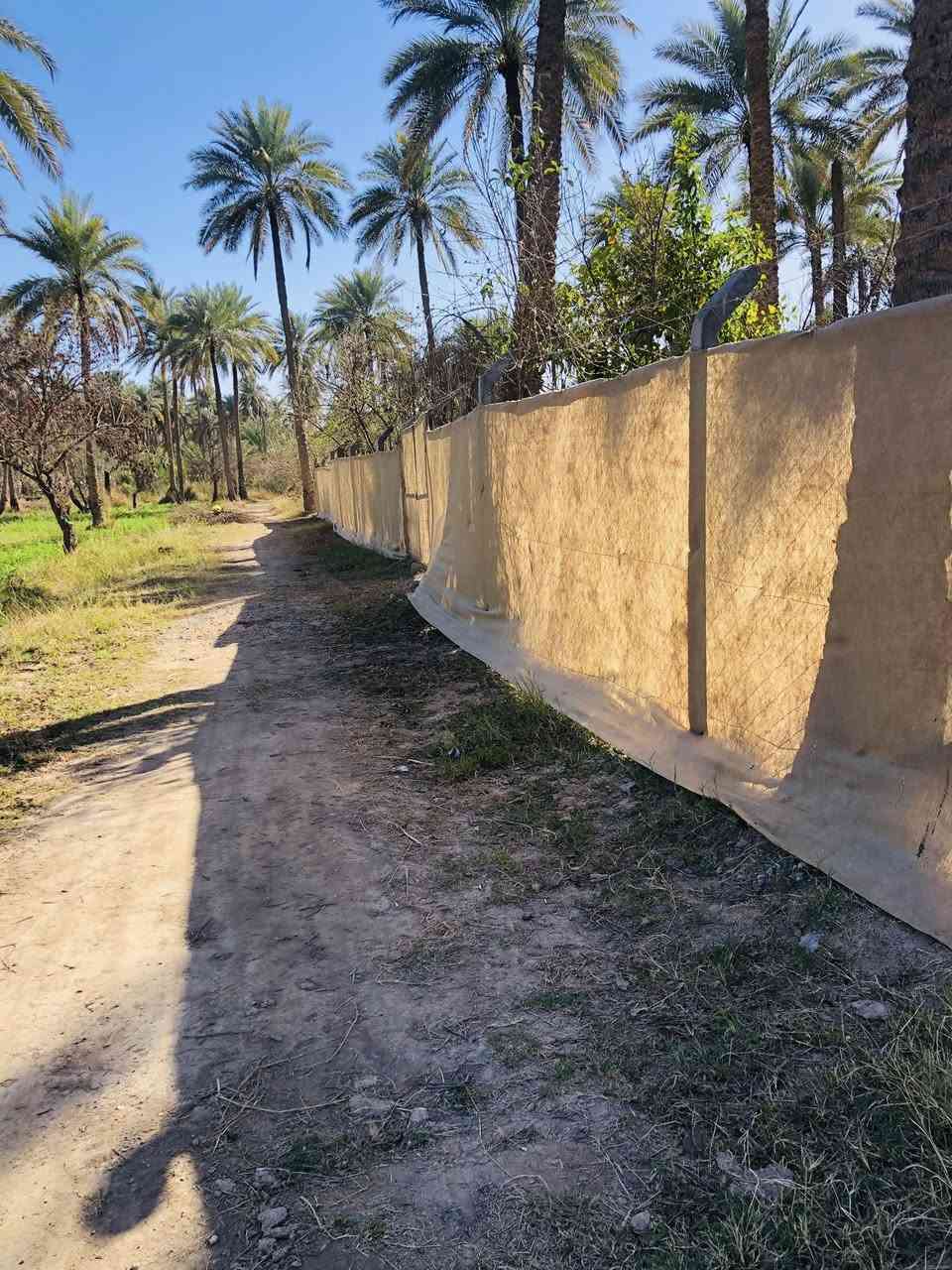 1000 م للبيع تحويل باسمي الموقع طريق زينب الكبرى قرب قنطرة الابراهميه الوجه 35 على فرعي تبعد عن الشارع العام 400 م السعر 125 مليون وبيه مجال 
***********
