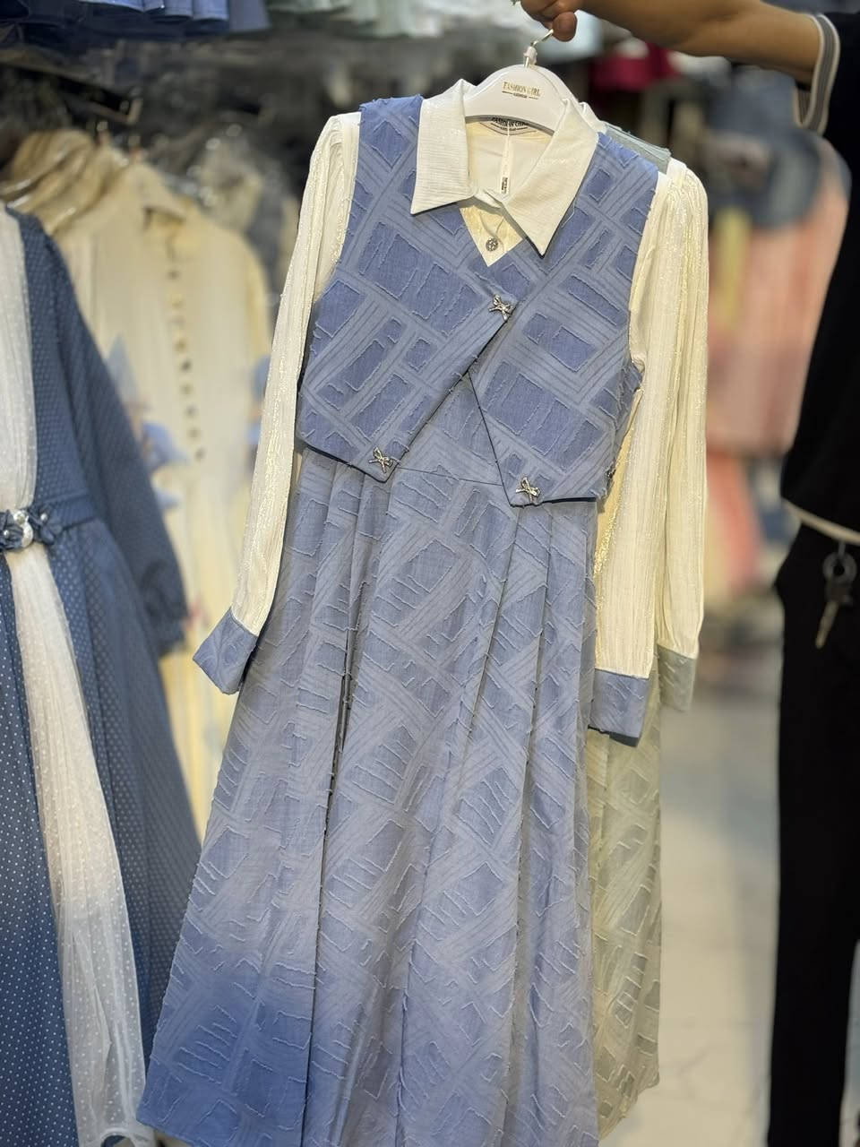 كولكشن العيد 
فستان محير 
كوالتي جدا عالي 
مقاسات من ١١ إلى ١٥/١٦
خدمة توصيل جميع المحافظات العراق 🇮🇶 
طيور الجنة مجاور أسواق التفاح الأخضر


**إذا كنت صاحب هذا الإعلان وتريد حذفه لأي سبب، رجاءا أرسل رسالة إلى الدعم الفني**