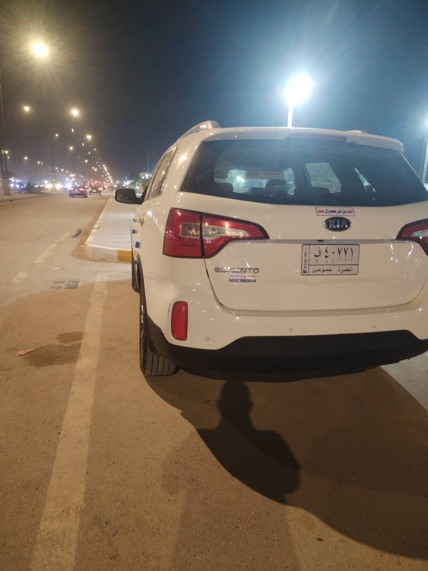 السلام عليكم للبيع كيا سورنتو خليجي 4 سلندر رقم بصرة دولي بسمي موديل ٢٠١٥ السياره فور ويل ومذكوره بالسنويه 2 محور 
مواصفاتها كشن سايق كهرباء شاشة صغيره + كامرة اصلية حساسات امامي وخلفي 
مري شفط تحكم استيرن فول 7 راكب 3 قطع تبريد ماشيه ١٣٠  الف كيلو دك جرس 120 اضواء ترحيب بليدات لد حاجب امامي   
اشاير بلمري  ترحيب عند اقتراب السيارة
مكفولة كفاله عامه بدون صبغ او بارد
البنيد فقط بي رصعات حالوب خفيف كلش
*********** ناصريه الشموخ قرب مول الكوخ السعر ١٦٨ ناصرية, ذي قار
