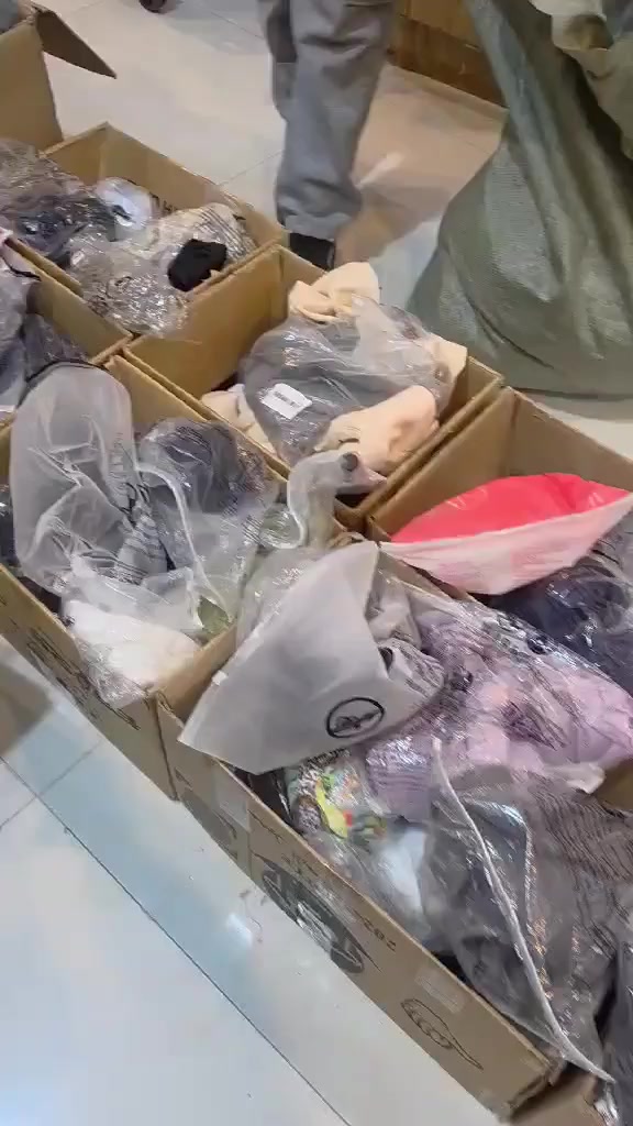 اي قطع ب 3  ملابس  احذيه كلشي موجود فلس ونص العنوان شارع المحيط مقابل صيدليه حارث  متواجدين من 2 الضهر  لحد 2 بليل


**إذا كنت صاحب هذا الإعلان وتريد حذفه لأي سبب، رجاءا أرسل رسالة إلى الدعم الفني**