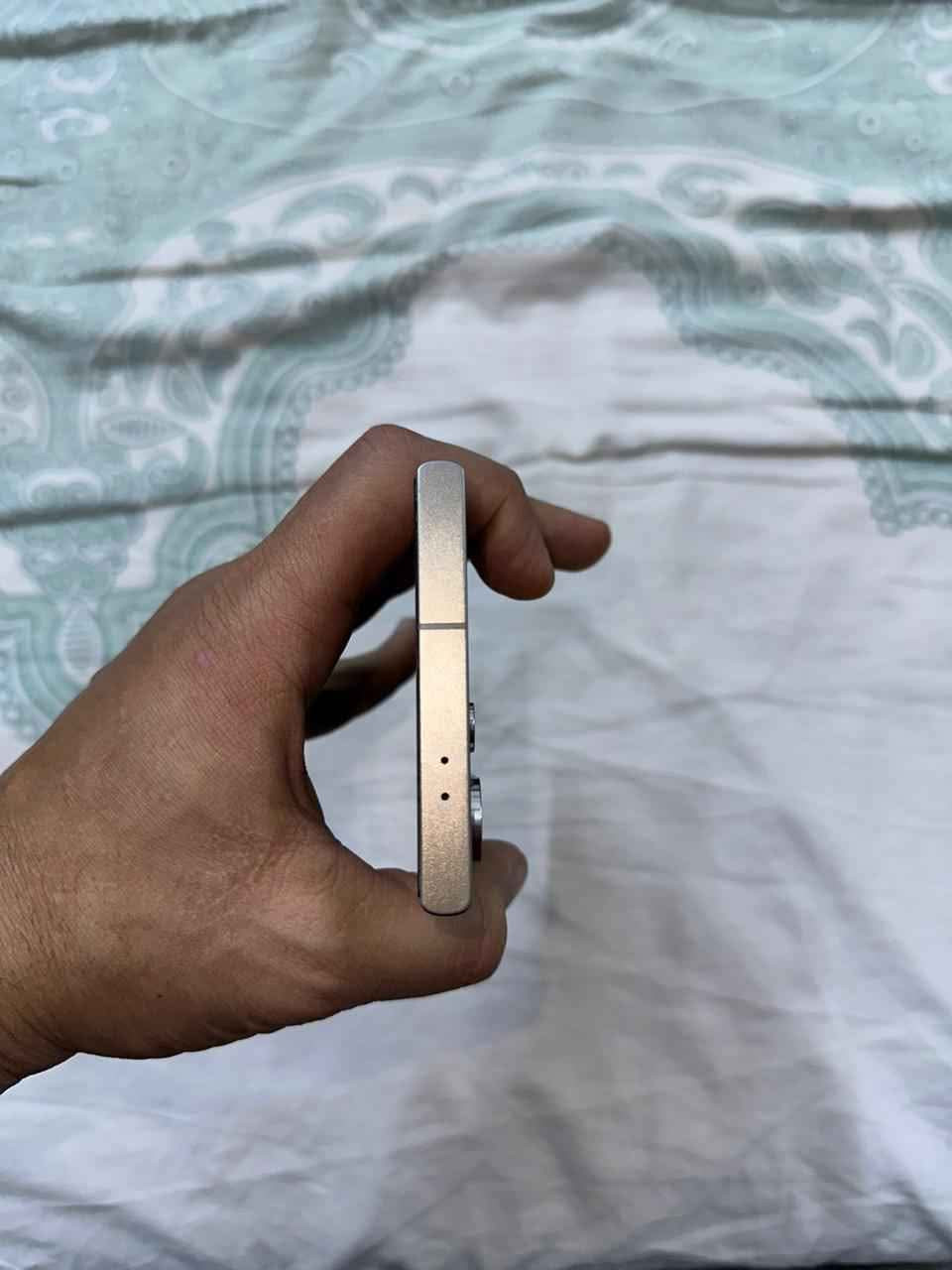 مكفول مكفول مكفول 
السلام عليكم سامسونك اس ٢٤ الترا ٢٥٦ لون تيتانيوم بحاله ممتازه اخو الجديد استخدام قليل للبيع فقط 
السعر ٩٢٥ الف مجال جدا قليل 
الناصريه شارع بغداد 
*********** ناصرية, ذي قار
