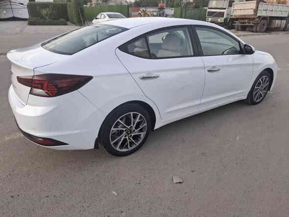 النترا خليجي ٢٠٢٠ فول مواصفات عدا البصمه ماشيه ٨٢ نظيفه جدآ محرك وكير بلادي بيه صبغ فقط باب السايق مكانه حي الاعلام بسعر ١٤٨ 
***********
