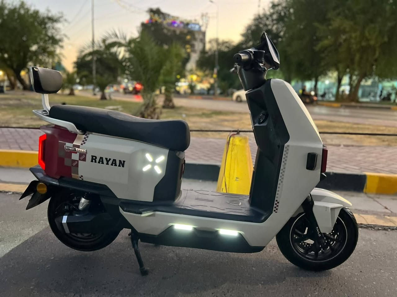 سلام عليكم شياب دراجه شحن البيع نوع الريان  ام  عيون جيل ثالث الحديث تجي بصمه سكيورتي  دراجه استخدامها يومين فقط الله يشهد وصل شراء دراجه بعدها وكاله كل غراضها بل كارتونه 
 دراجه زلغ مابيها كفاله عامه اي نقص مابيها كلها كامله وجاهزه /مواصفاتها👇

بطاريات عدد (6) كبار دبل 🦾
النوعيه 🪬(الريان/ RAYAN)🪬🧿
3سرعات 🪬
تحمل شخصين🫂
تشغيل  نضامين بصمه او سويج🥇
سرعه الدراجه60🧿🪬
تتحمل وزن عالي جدا🏋🏻‍♀️
نضام  تشغيل عن بعد🤺✅
نضام السرقه 🥷🏻🏃🏻‍♂️
تمشيك (50) كيلو✈️
لون الدراجه مميز كلش
بصمه 💕
كلوب لد ابيض عالي ناصي🔦💕
استان صفح🔆
استان تعليك 🔱

اي استفسار اتصال ✅👇

مكاني بغداد ***********
