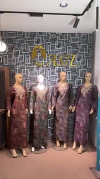 كشمير مشجر • تطريز ورد • يلبس حتى ٩٠ كليو