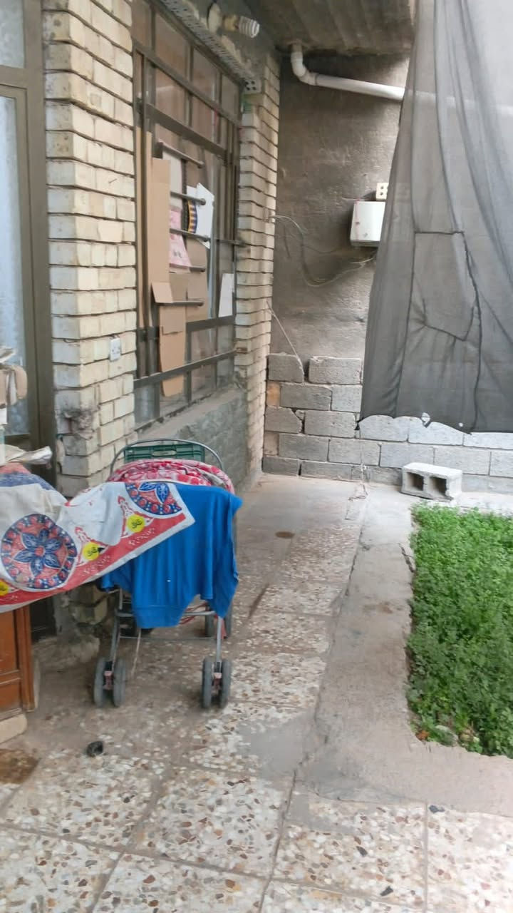السلام عليكم 
🔹 بيت للبيع قرب جزيرة بغداد السياحية - بسعر مناسب جداً ومساحة مرتبة والبناء نظيف🔹 
 🔹المساحة : 147 متر 
- سند 25 
🔹واجهه 7,5 ونزال 22
يتكون من : الطابق الاول
✅ صالة واسعة و استقبال 
✅ غرفه نوم 1 كبيرة
✅ مطبخ
✅ صحيات
✅ منور 2
الطابق الثاني :
✅ بيتونه
✅ سطح 2

📍 العنوان: شارع جزيرة بغداد كميرة شارع الفياض قرب فلكة جزيره بغداد 🏡
📞 للاستفسار الاتصال على : *********** 📱 متوفر واتساب
