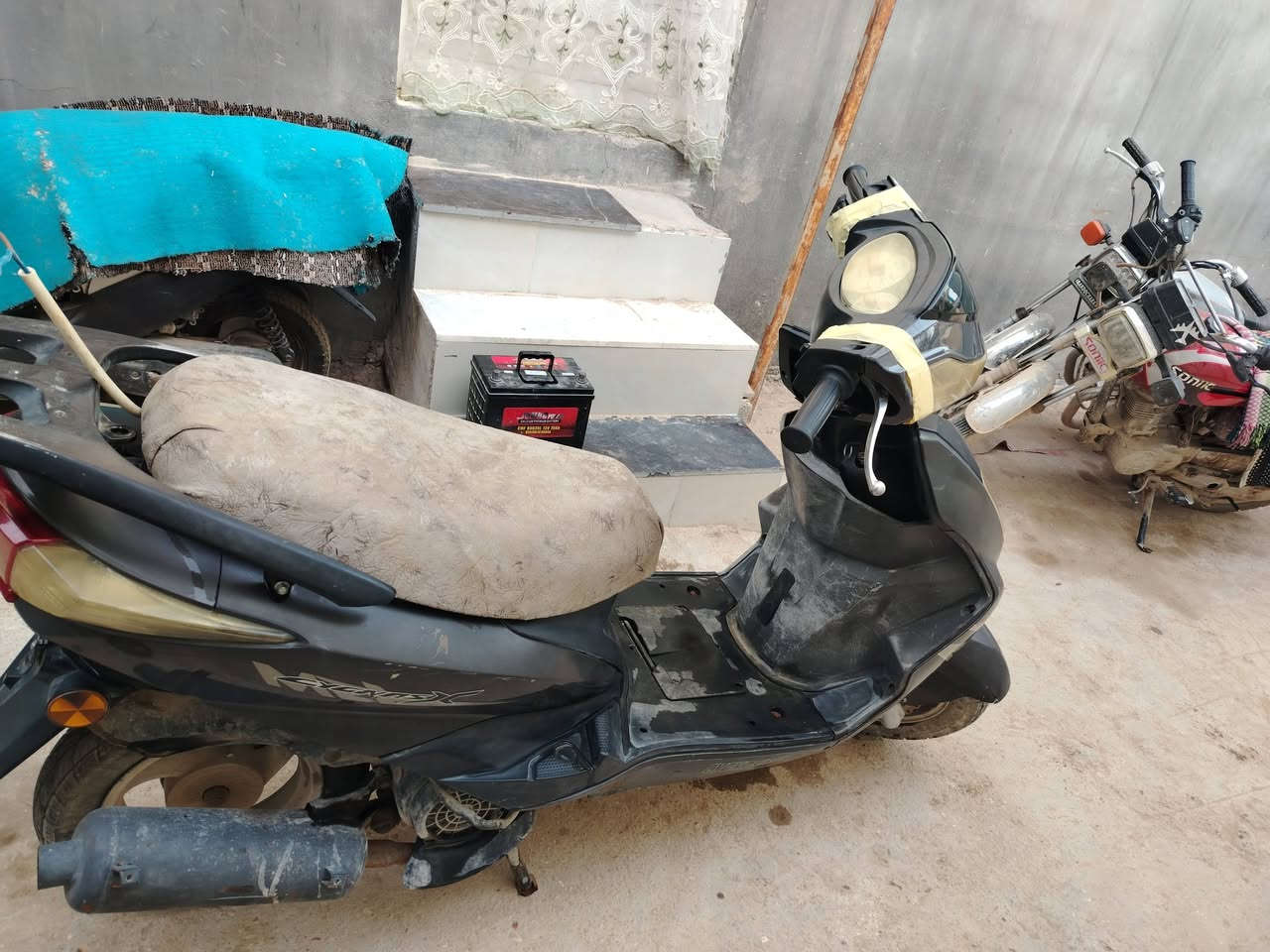 سلام عليكم دراجه سيام ابيع طافي هيه يرادله باتري وكتف ب ١١٠وبيه مجال مكانها قرب البارون ***********
