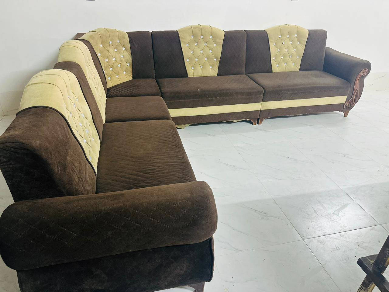 ديوان نضيف بدون عيب عنوان اربيل ***********بي واتساب يوجد توصيل اربيل وموصل
