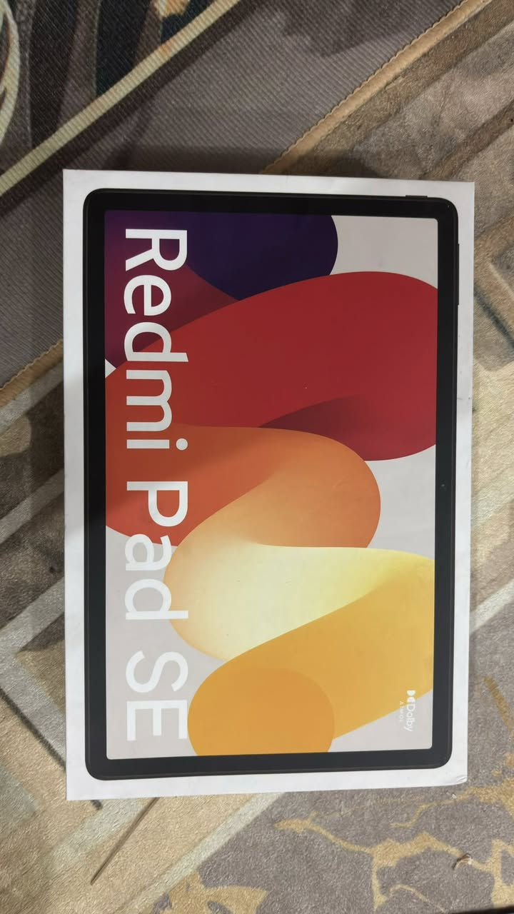 جهاز Redmi Pad SE (مستعمل بحالة الجديد) للبيع 📢
لكل من يبحث عن تابلت مالي للـدراسة، المشاهدة، أو الألعاب الخفيفة وبسعر ممتاز! الجهاز نظيف جداً واستخدامه كان خفيفاً ومقتصراً على الدراسة فقط.
📋 المواصفات الكاملة للجهاز:

 الذاكرة والتخزين: ذاكرة عشوائية (RAM) بحجم 8GB مع مساحة تخزين داخلية واسعة 256GB (أعلى فئة بالجهاز).

 المعالج: معالج ثماني النواة من نوع Snapdragon (بدقة تصنيع 6 نانومتر) لأداء سلس ومستقر.
 الشاشة: شاشة بحجم 11 بوصة بتردد 90Hz مريحة جداً للعين أثناء القراءة والدراسة.

 الصوت: يحتوي على 4 سماعات ستيريو تدعم تقنية Dolby Atmos لتجربة صوت سينمائية ونقية.

 البطارية: بطارية ضخمة تدوم طويلاً للاستخدام المكثف طوال اليوم.

✨ حالة الجهاز والملحقات:
 الجهاز شبه جديد، خالي من أي عيوب أو خدوش.
 يأتي مع الكارتون وكافة الملحقات الأصلية.
 هدية مجانية: كفر حماية (حافظة) بلون بني مميز لحماية الجهاز بالكامل (كما موضح بالصور).
 الضمان: متوفر ضمان يفحص ويضمن للمشتري حق التجربة والاستخدام الاطمئناني.

💰 السعر: 250 ألف 
📞 للتواصل والاستفسار:
يرجى الاتصال مباشرة أو التواصل عبر الواتساب على الرقم: ***********
